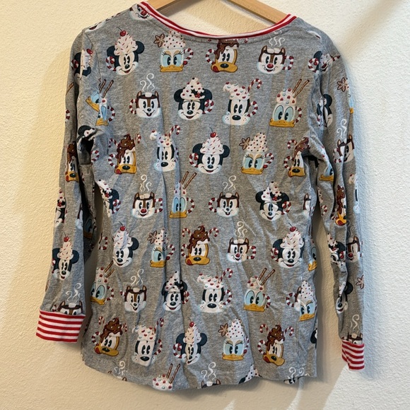 DISNEY MICKEY AND FRIENDS CHRISTMAS PAJAMAS🎄 - Picture 4 of 11